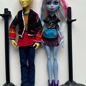 Monster High Classroom Home Ick Abbey Bominable And Heath Burns Doll